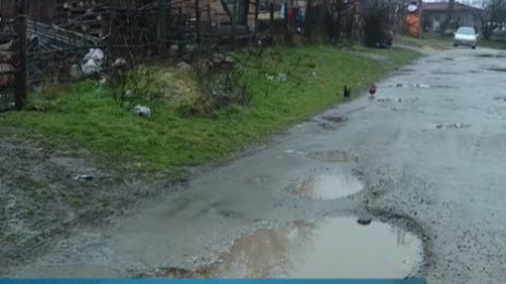 Улиците в с. Любен Каравелово - дупка до дупка