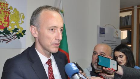 Министър Вълчев: Недостиг на кадри във всички области ще има в следващите 10-15 години