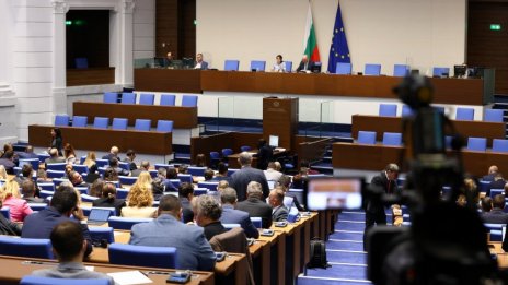 Депутатите с извънредно заседание заради Мария Габриел