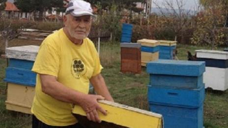 Почина Царят на пчелите