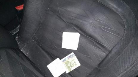 Задържаха двама за подкуп на полицаи