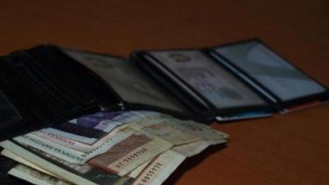 Откраднаха портмоне, оставено без надзор в магазин