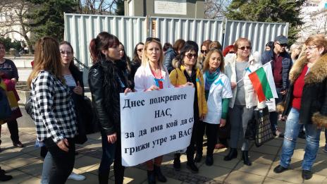 Медицинските сестри във Варна поискаха оставката на шефа на съсловната им организация