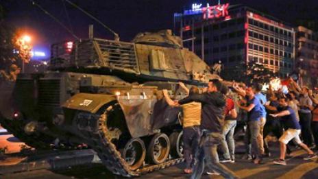 Турските власти освободиха 758 военни