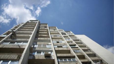 Завърши огледът на блок 302 в район "Вл. Варненчик"