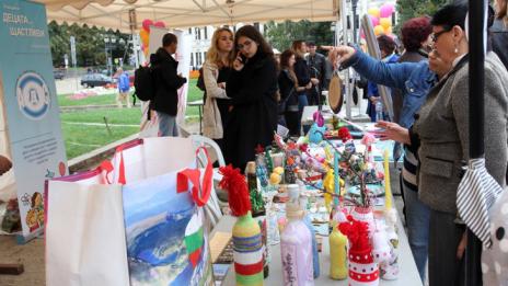 Поздравления и благотворителен базар за Международния ден на глухите