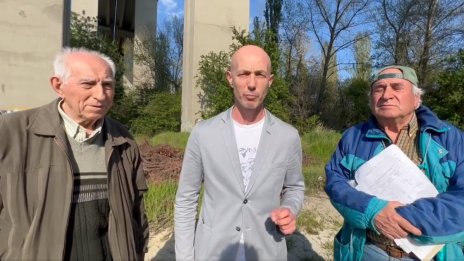 След инспекция: Депутат остана потресен от състоянието на "Аспаруховия мост"