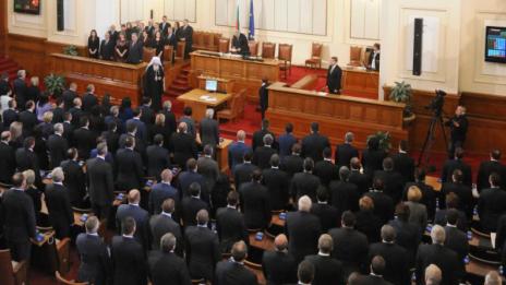 Парламентът прави черен списък на наказаните депутати