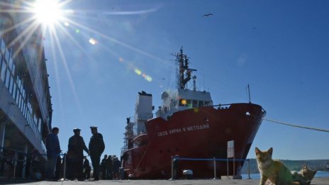 Валидират марка, посветена на кораба "Св. св. Кирил и Методий" във Варна