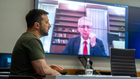 Зеленски иска още оръжия от Денков