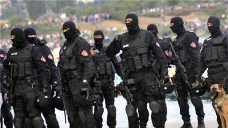 Закопчаха заподозрян в тероризъм и 15 негови авери в Бургас