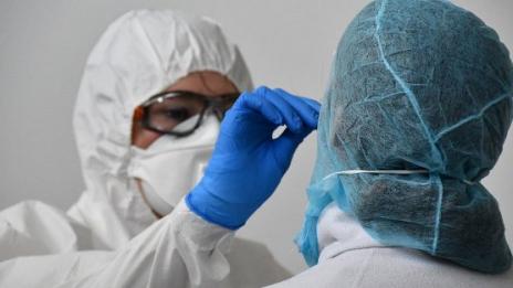 Потвърдено: Мъж преболедува четири пъти коронавируса. Историята му