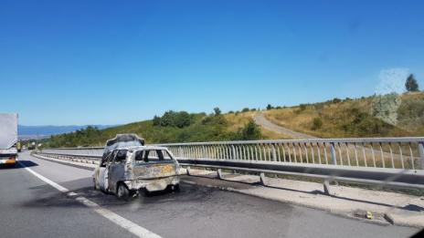 Кола изгоря като факла на магистрала “Люлин“