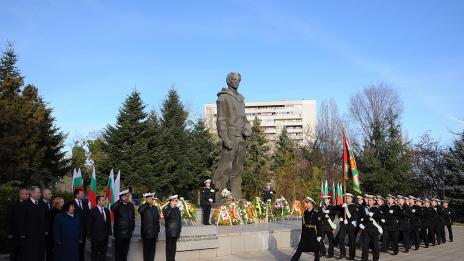106 години от рождението на Никола Вапцаров отбелязаха във ВВМУ (СНИМКИ)