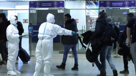 Пътник от Китай, кацнал на летище "Варна", под наблюдение в Терапията