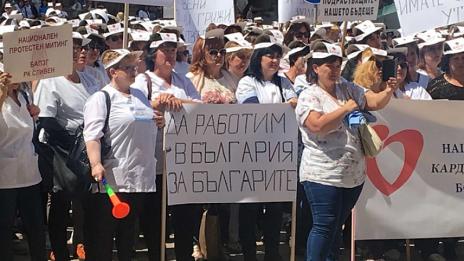Медицинските сестри излизат на ежедневни протести