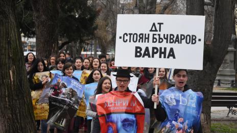 Бъдещи актьори поканиха варненци в храма на Мелпомена