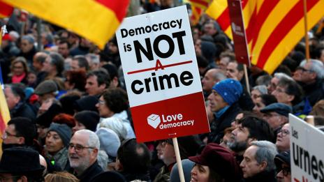 Хиляди излязоха на протест в Барселона срещу решението на Мадрид