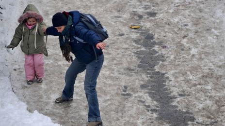 Обявиха оранжев код за поледици в 9 области