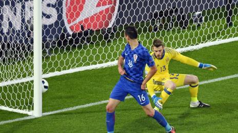 Хърватия прати шампиона в нокаут