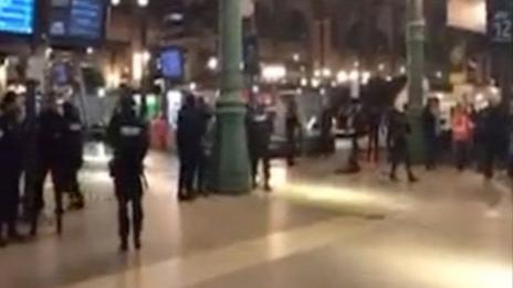 Мащабна полицейска операция затвори парижка гара