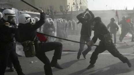В Атина анархисти влязоха в сблъсъци с полицията