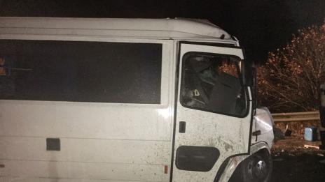 Автобусът влязъл в насрещното и причинил катастрофата край Микре