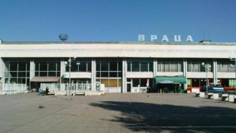 Гарата във Враца се наводни