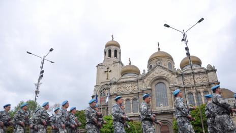 С военен ритуал Варна отбеляза празника на българската армия (СНИМКИ)