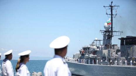 Във ВМС най-голям е недостигът на шофьори и електротехници