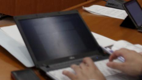 Точат сметките на ревнивци, докато хакват половинката