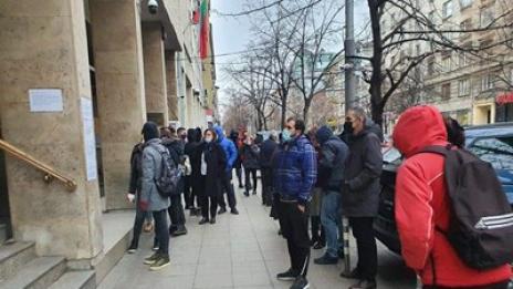 Обраха Нинова в трамвая