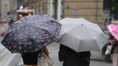 Утре настъпва студен фронт, ще вали и гърми