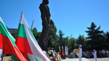 Отдаваме почит към паметта на Никола Вапцаров