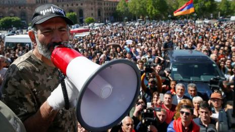 Над 20 000 души се събраха на демонстрация в центъра на Ереван 