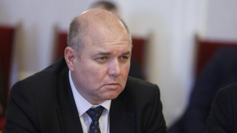 Владислав Панев: Правителството избира рейтинга пред държавата