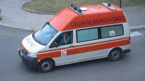 Трима души пострадаха при пътен инцидент край Варнa