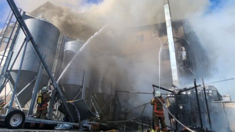 Пожар евакуира хотел в Родопите, пълен с деца