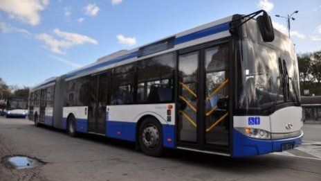 Пътничка пострада при ПТП между градски автобус и кола