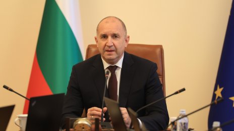 &bdquo;Гардиън&ldquo;: Румен Радев се оглежда за мястото на Виктор Орбан в ЕС