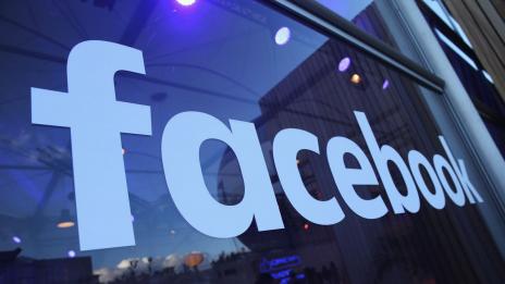 Facebook спря десетки хиляди приложения заради скандала с Cambridge Analytica