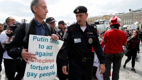 Британец направи опит за ЛГБТ протест в Москва  