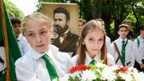 Минута мълчание пред Ботeв и загиналите за свободата ни