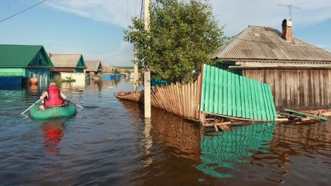 Жертвите от проливните дъждове в Русия са вече 18