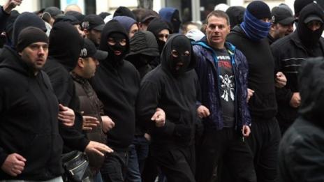 Ултраси се биха пред деца и майки в столицата