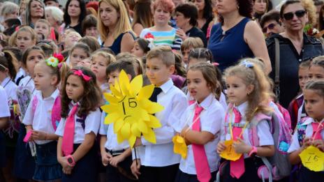Близo 3000 първокласници тръгват на училище във Варна