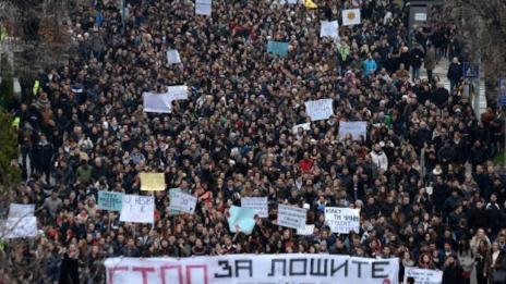 Десетки хиляди протестираха в различни градове в Македония