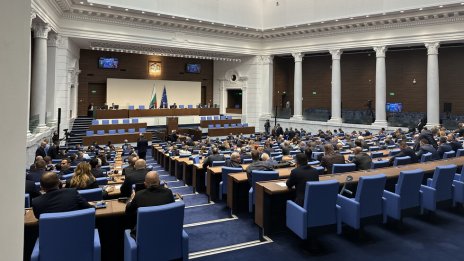 Липса на кворум отложи гласуването на вота на недоверие