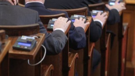 На първо четене: Депутатите купуват още 8 самолета от САЩ