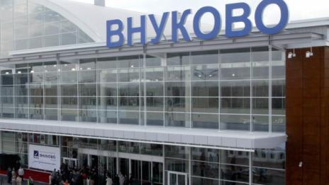 Пътнически "Боинг" кацна аварийно в Москва